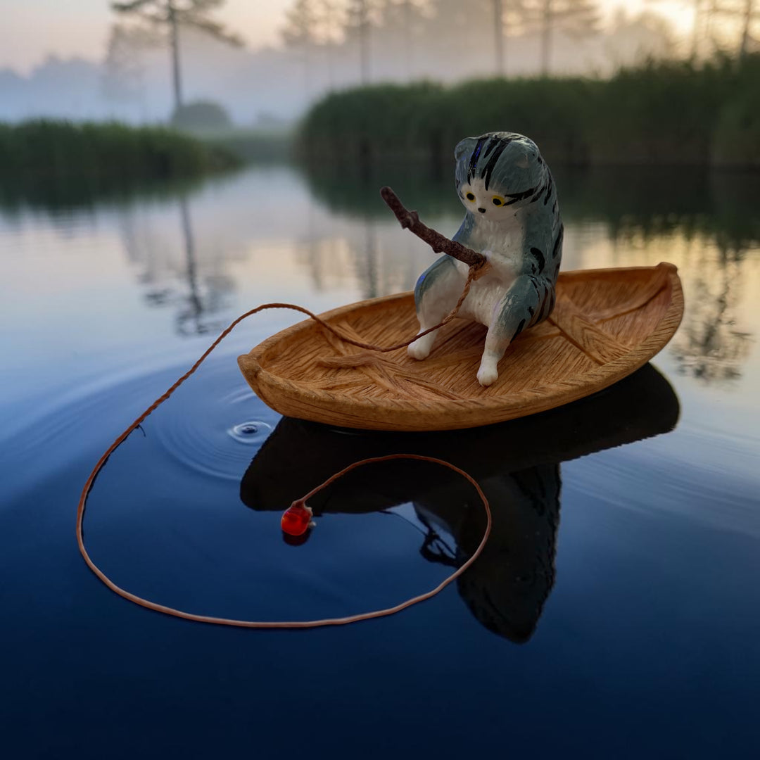 Fischende Katze auf Boot Verschiedene Modelle