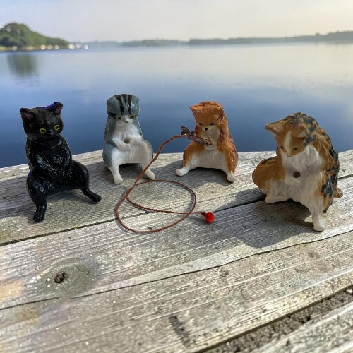 Fischende Katze Verschiedene Modelle